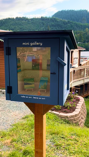 Mini gallery close-up